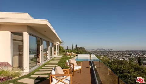 8515 Hedges Way, West Hollywood, CA 90069