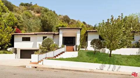 1132 Chantilly Rd, Los Angeles, CA 90077