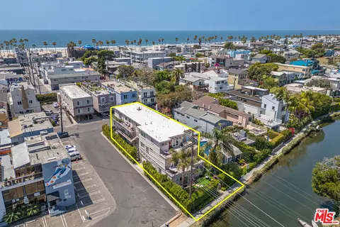 3000 Grand Canal, Venice, CA 90291