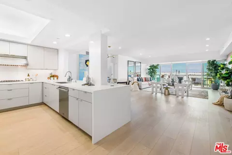 13600 Marina Pointe Dr #705, Marina Del Rey, CA 90292