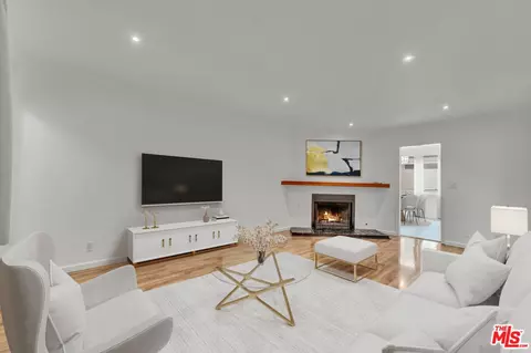 15457 Moorpark St #3, Sherman Oaks, CA 91403