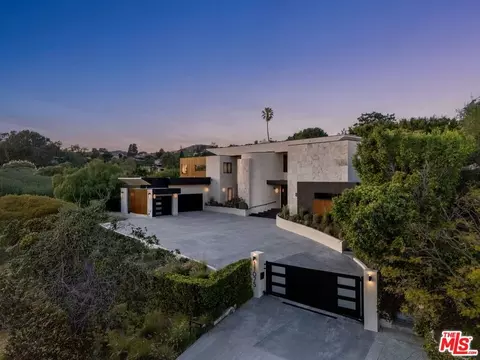 11075 W Sunset Blvd, Los Angeles, CA 90049