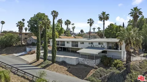 4561 Main St, Riverside, CA 92501