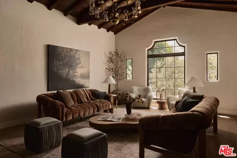 6255 Del Valle Dr, Los Angeles, CA 90048