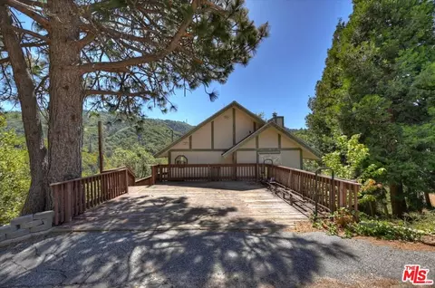 267 Davos Ct, Crestline, CA 92325