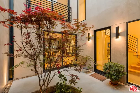923 N Hilldale Ave, West Hollywood, CA 90069