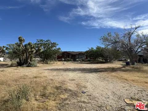 32049 213th St, Llano, CA 93544