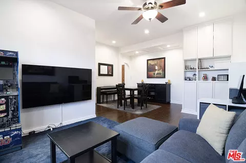340 N Oakhurst Dr #205, Beverly Hills, CA 90210