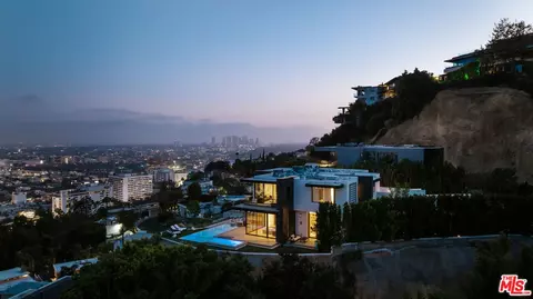 8366 Sunset View Dr, West Hollywood, CA 90069