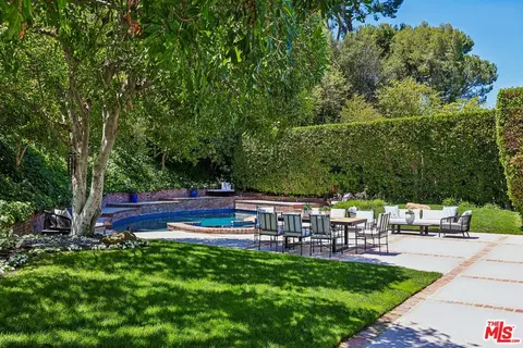 17228 Benner Pl, Encino, CA 91316