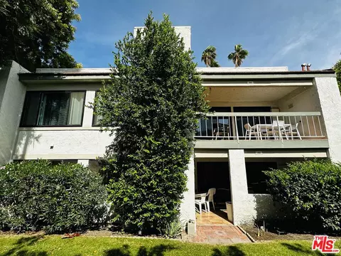325 E Via Escuela #322, Palm Springs, CA 92262