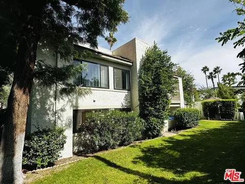 325 E Via Escuela #322, Palm Springs, CA 92262
