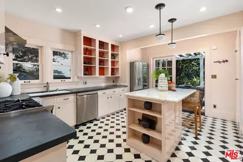 Kitchen - 2139 Elshttpswwwthemlscomslimmlistingformsinore St, Los Angeles, CA 90026 photo 1 of 3