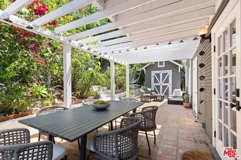 Exterior - 2139 Elshttpswwwthemlscomslimmlistingformsinore St, Los Angeles, CA 90026 photo 4 of 9