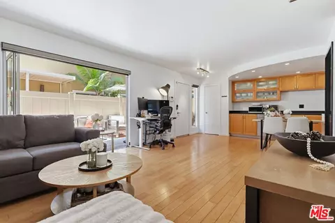 970 Palm Ave #101, West Hollywood, CA 90069