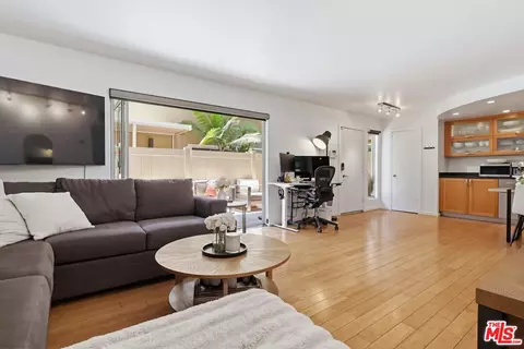 970 Palm Ave #101, West Hollywood, CA 90069