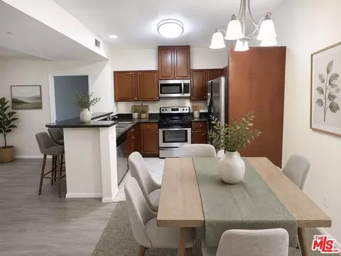 13941 Sherman Way #204, Van Nuys, CA 91405