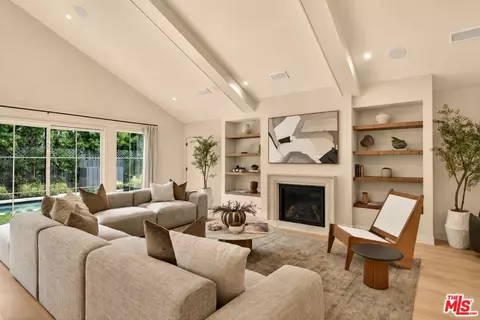 12610 Sarah St, Studio City, CA 91604