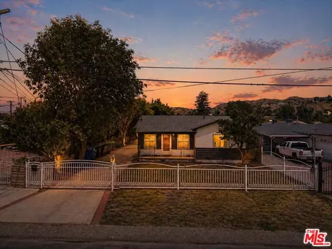 10341 Arminta St, Sun Valley, CA 91352