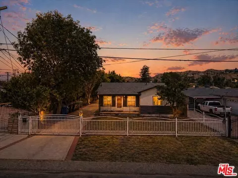 10341 Arminta St, Sun Valley, CA 91352