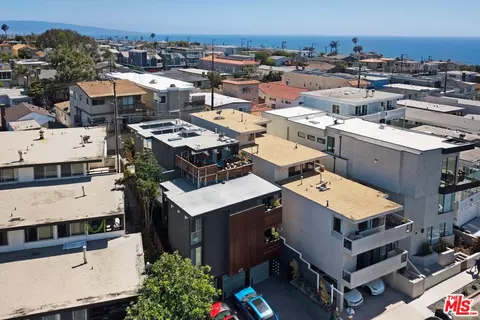 472 Rosecrans Ave, Manhattan Beach, CA 90266