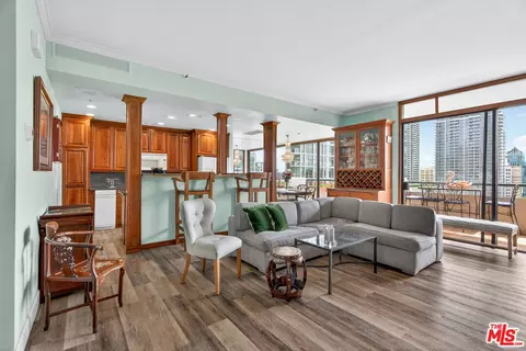 600 W 9th St #1512, Los Angeles, CA 90015