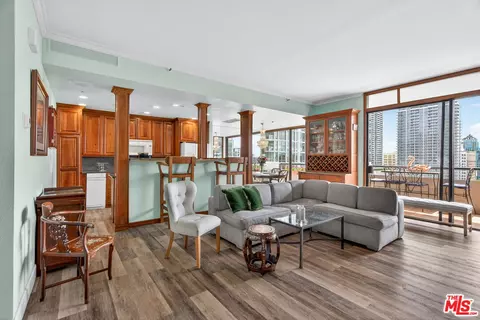 600 W 9th St #1512, Los Angeles, CA 90015