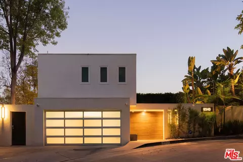 9340 Readcrest Dr, Beverly Hills, CA 90210
