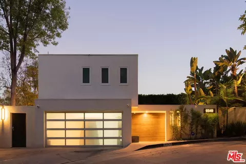 9340 Readcrest Dr, Beverly Hills, CA 90210