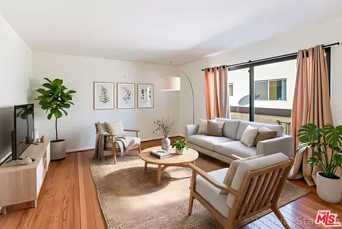 11940 Weddington St #17, Valley Village, CA 91607