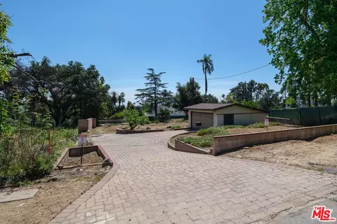 1212 E Palm St, Altadena, CA 91001 photo 2