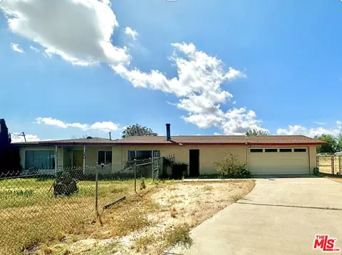 15561 Ash St, Hesperia, CA 92345