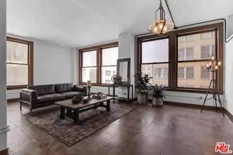 215 W 7th St #602, Los Angeles, CA 90014