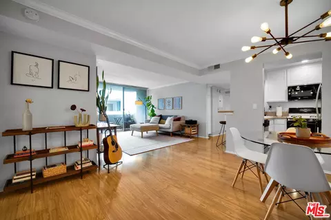 5325 Newcastle Ave #207, Encino, CA 91316