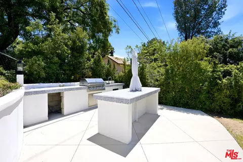 Exterior - 10416 Glory Ave, Tujunga, CA 91042 photo 5 of 7