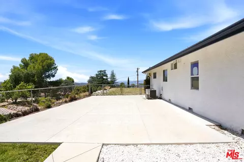 Exterior - 10416 Glory Ave, Tujunga, CA 91042 photo 1 of 7