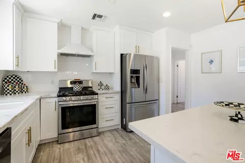 Kitchen - 10416 Glory Ave, Tujunga, CA 91042 photo 3 of 5