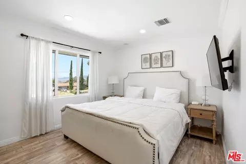 Bedroom - 10416 Glory Ave, Tujunga, CA 91042 photo 2 of 7