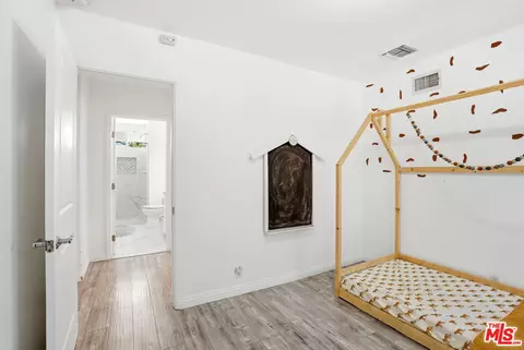 Bedroom - 10416 Glory Ave, Tujunga, CA 91042 photo 6 of 7