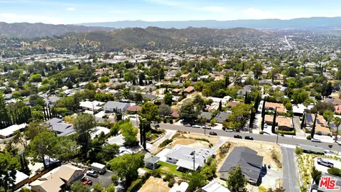 View/Area - 10416 Glory Ave, Tujunga, CA 91042 photo 4 of 6