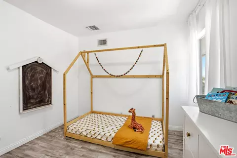 Bedroom - 10416 Glory Ave, Tujunga, CA 91042 photo 5 of 7