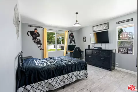 Bedroom - 10416 Glory Ave, Tujunga, CA 91042 photo 3 of 7