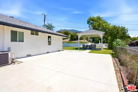 Exterior - 10416 Glory Ave, Tujunga, CA 91042 photo 4 of 7