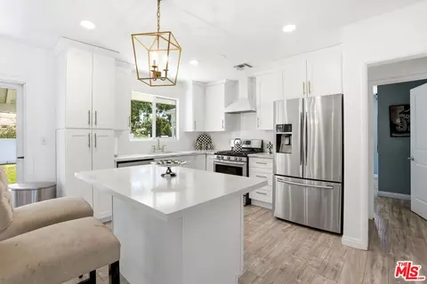 Kitchen - 10416 Glory Ave, Tujunga, CA 91042 photo 4 of 5