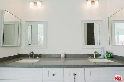 Bath - 42665 Tempo Dr, Lancaster, CA 93536 photo 5 of 6