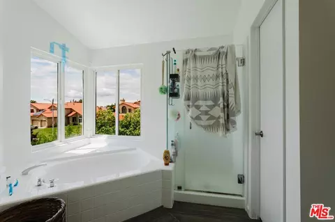 Bath - 42665 Tempo Dr, Lancaster, CA 93536 photo 6 of 6