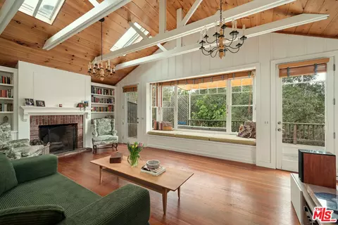 20930 Shady Ln, Topanga, CA 90290