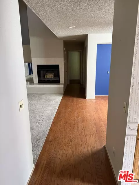 Entry Way - 19196 Pine Way, Apple Valley, CA 92308 photo 1 of 4