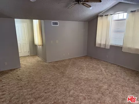 Living - 19196 Pine Way, Apple Valley, CA 92308 photo 12 of 15