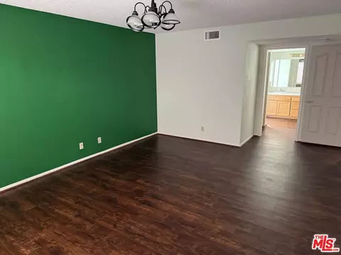 Living - 19196 Pine Way, Apple Valley, CA 92308 photo 6 of 15